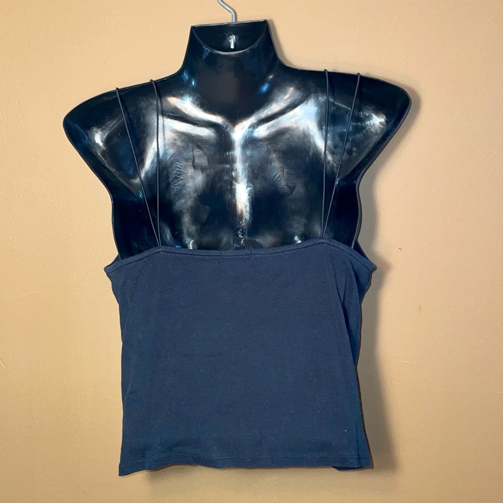 Women’s pretty black essential crop-like tank top with double wire straps - Picture 6 of 6